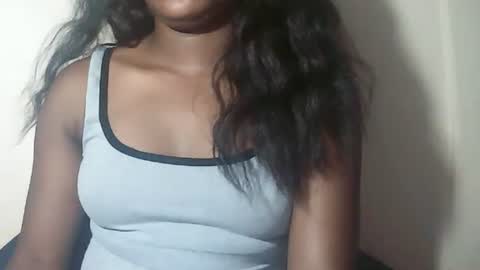 lovelylarra online show from March 25, 7:58 am