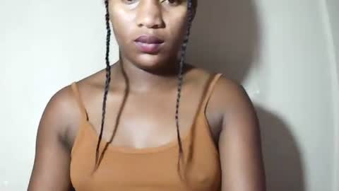 lovelylarra online show from May 2, 9:36 am