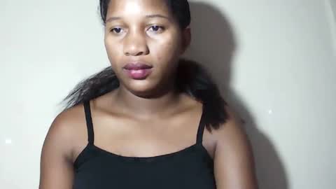 lovelylarra online show from May 5, 10:07 pm