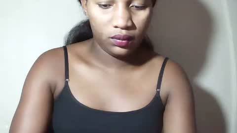 lovelylarra online show from May 6, 10:53 am
