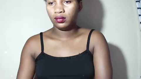lovelylarra online show from May 17, 6:44 am