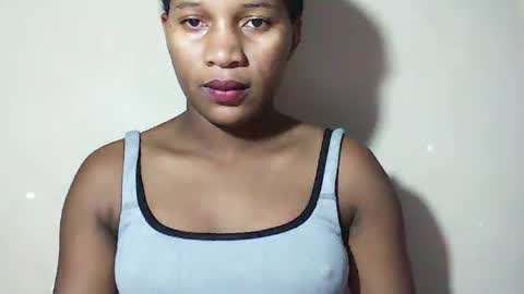 lovelylarra online show from May 19, 7:47 am