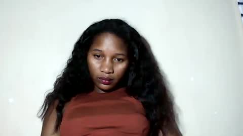 lovelylarra online show from May 20, 8:04 pm
