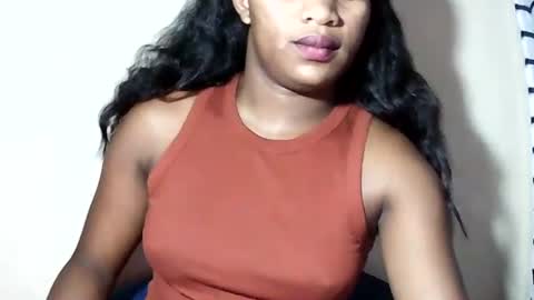 lovelylarra online show from May 21, 9:16 am