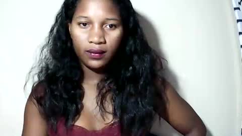 lovelylarra online show from May 26, 6:37 pm