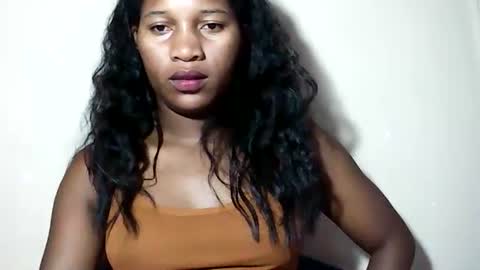 lovelylarra online show from May 27, 7:44 pm