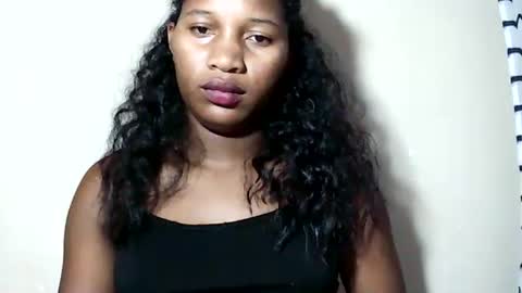 lovelylarra online show from May 28, 8:39 pm