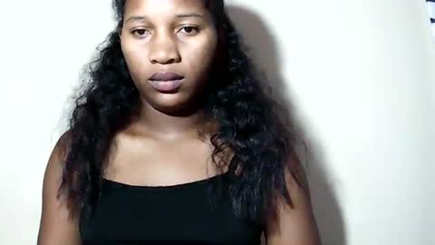 lovelylarra online show from May 29, 8:51 pm
