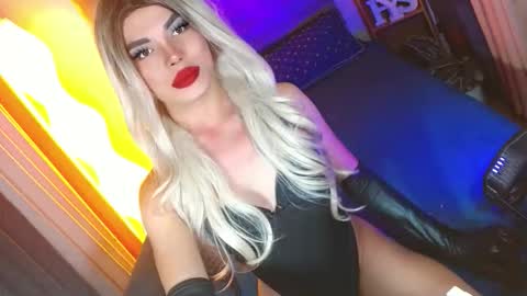 lovelymiss_shyna11 online show from February 22, 9:52 am