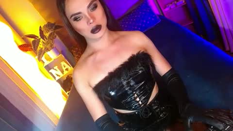 lovelymiss_shyna11 online show from March 25, 9:04 am