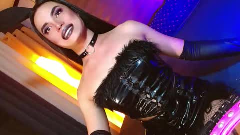 lovelymiss_shyna11 online show from May 9, 8:41 am