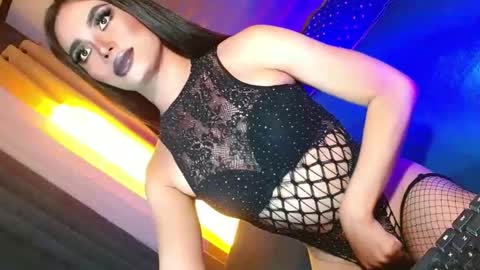lovelymiss_shyna11 online show from May 24, 12:32 pm