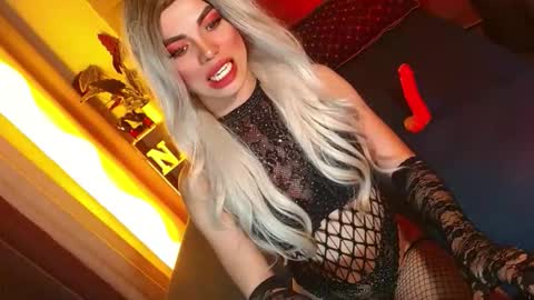 lovelymiss_shyna11 online show from May 27, 5:32 pm