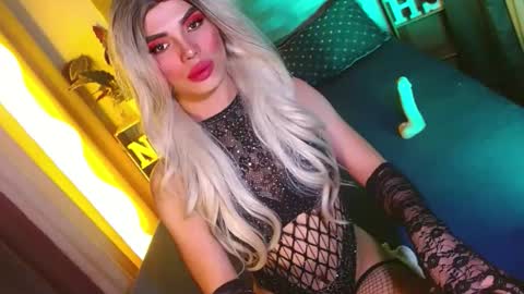 lovelymiss_shyna11 online show from May 29, 3:10 pm