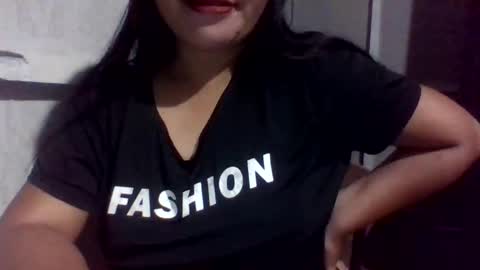 Snapshot of lovelymocha27 chatting on November 16, 8:14 pm lovelymocha27s online show from November 16, 8:14 pm