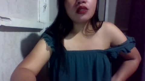 Snapshot of lovelymocha27 chatting on November 18, 6:12 pm lovelymocha27s online show from November 18, 6:12 pm