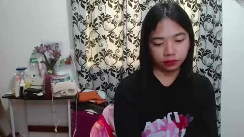 lovelypetitebigcock online show from January 12, 5:23 am