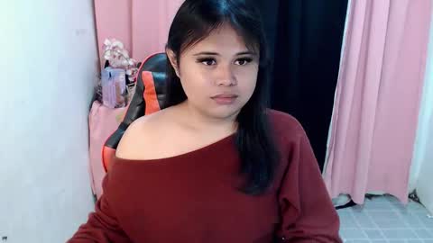 Snapshot of lovelypinaychubsx chatting on February 23, 10:56 am lovely online show from February 23, 10:56 am