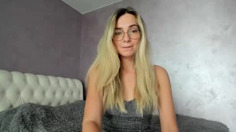 Lovely Rose online show from October 11, 11:20 am