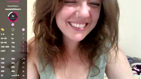 Snapshot of lovemesomemoree chatting on January 2, 8:02 pm Connie online show from January 2, 8:02 pm