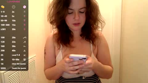 Snapshot of lovemesomemoree chatting on January 18, 4:04 am Connie online show from January 18, 4:04 am