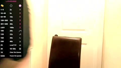 Snapshot of lovemesomemoree chatting on January 30, 12:06 pm Connie online show from January 30, 12:06 pm