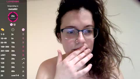 Snapshot of lovemesomemoree chatting on February 5, 10:01 pm Connie online show from February 5, 10:01 pm