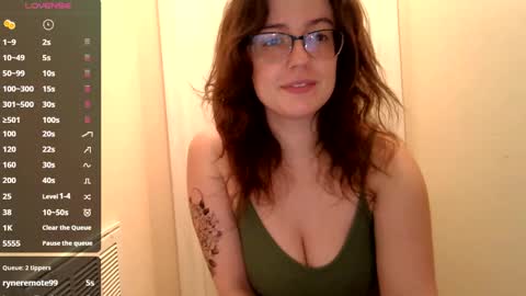 Snapshot of lovemesomemoree chatting on February 6, 4:10 am Connie online show from February 6, 4:10 am