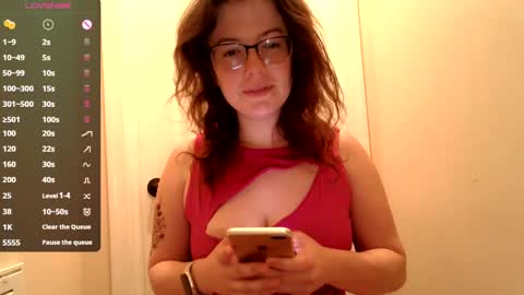 Snapshot of lovemesomemoree chatting on February 6, 12:37 pm Connie online show from February 6, 12:37 pm