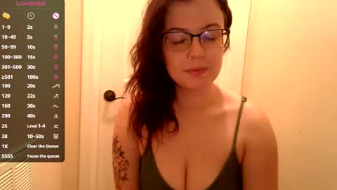 Snapshot of lovemesomemoree chatting on February 21, 11:11 am Connie online show from February 21, 11:11 am