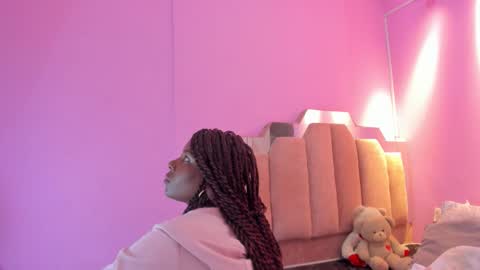 L O V E  online show from November 30, 11:58 am