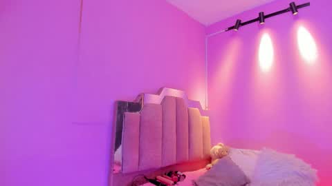 L O V E  online show from January 9, 11:57 am