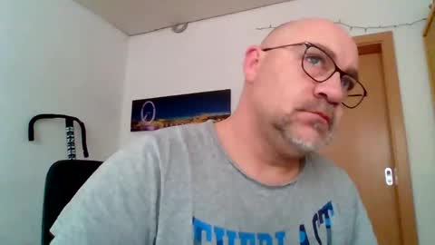 lover010983 online show from March 12, 8:08 am