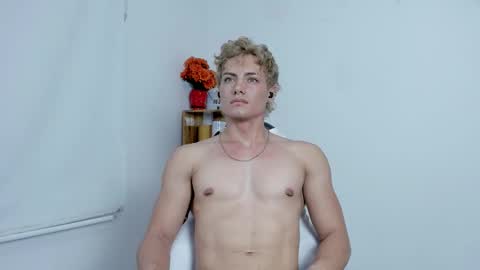 Snapshot of lover_fitnessboy chatting on September 23, 3:20 am kevin online show from September 23, 3:20 am