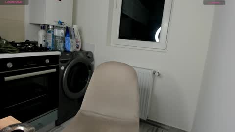 Snapshot of lovermike_ chatting on December 18, 12:54 am Mike online show from December 18, 12:54 am