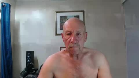 Snapshot of lovesblackazz chatting on December 9, 11:15 am Lovesblackazz online show from December 9, 11:15 am