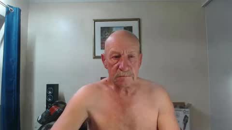 Snapshot of lovesblackazz chatting on February 21, 8:29 am Lovesblackazz online show from February 21, 8:29 am