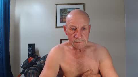 Snapshot of lovesblackazz chatting on October 8, 11:19 am Lovesblackazz online show from October 8, 11:19 am