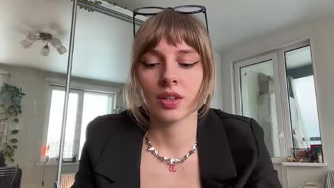 Snapshot of lovesstation chatting on February 26, 1:21 pm lovesstation online show from February 26, 1:21 pm