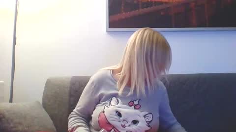 Marlyn online show from December 3, 6:17 pm