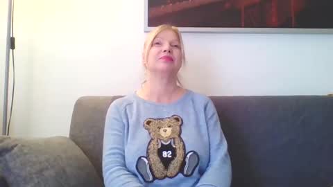 Marlyn online show from December 10, 2:06 pm