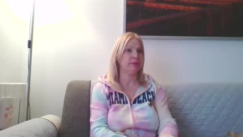 Marlyn online show from February 14, 2:36 pm