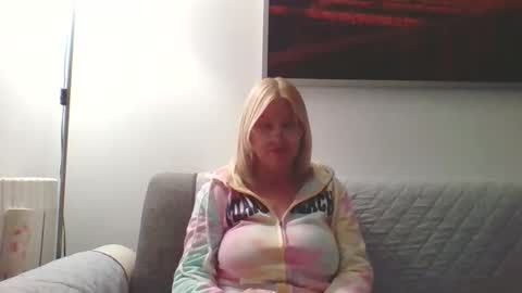 Marlyn online show from April 3, 11:03 pm