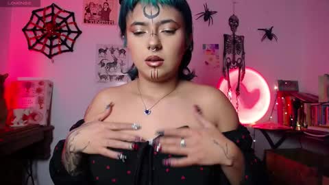 loving_alma online show from October 28, 2:04 am