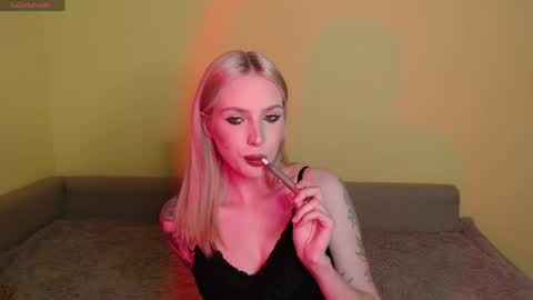 Snapshot of lowerfrancis chatting on April 15, 5:20 pm Viola online show from April 15, 5:20 pm