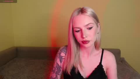 Snapshot of lowerfrancis chatting on April 15, 7:58 pm Viola online show from April 15, 7:58 pm