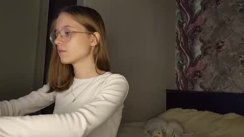 Snapshot of lowress chatting on March 6, 9:36 am Karmell online show from March 6, 9:36 am