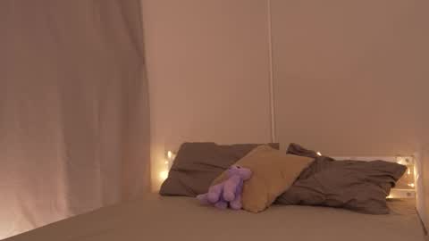 Snapshot of lu__lane chatting on September 11, 7:19 am Lu 3 online show from September 11, 7:19 am