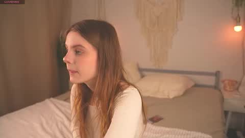 Snapshot of lu__lane chatting on September 23, 7:44 am Lu 3 online show from September 23, 7:44 am