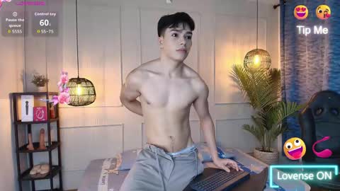 lUAN online show from May 30, 8:06 pm